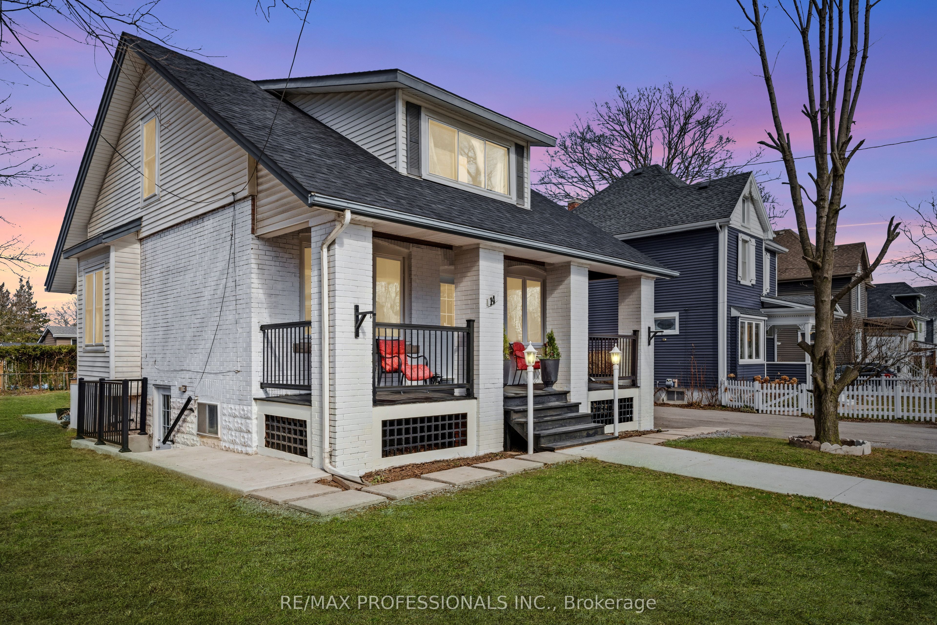 14 Kidd Avenue, Grimsby, ON, L3M 3S3