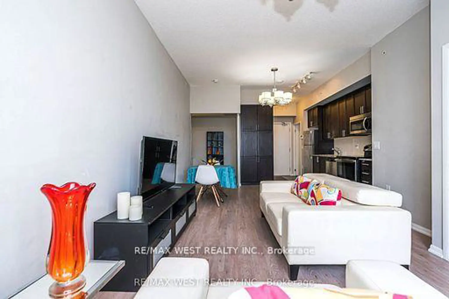Additional image 5 of 830 Lawrence Avenue 830
