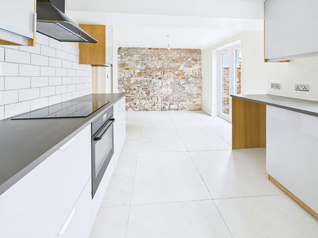 Additional image 2 of 3 bed terraced house to rentSt. Woolos Road, Baneswell, Newport NP20