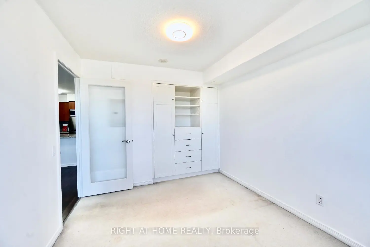 Additional image 3 of 61 Heintzman Street 910