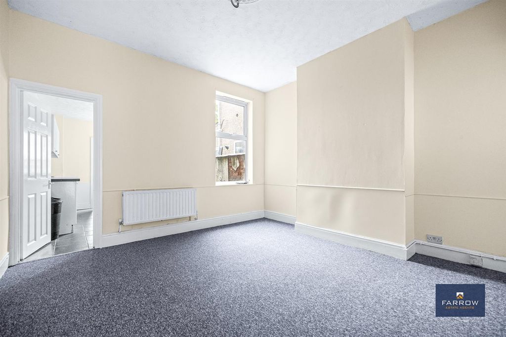 Additional image 7 of 3 bed terraced house to rentCastle Street, Grimsby DN32