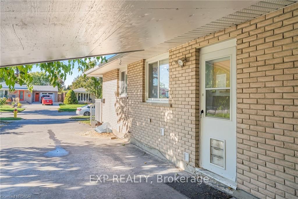 Lower-146 Appalachian Crescent, Kitchener, ON, N2E 1A4