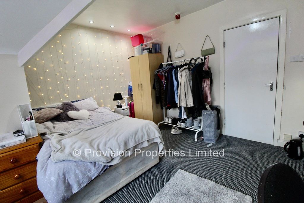 Additional image 4 of 8 bed semi-detached house to rentSt. Michaels Villas, Headingley, Leeds LS6