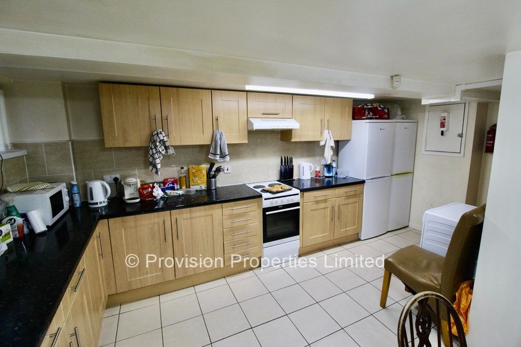 Additional image 9 of 8 bed semi-detached house to rentSt. Michaels Villas, Headingley, Leeds LS6