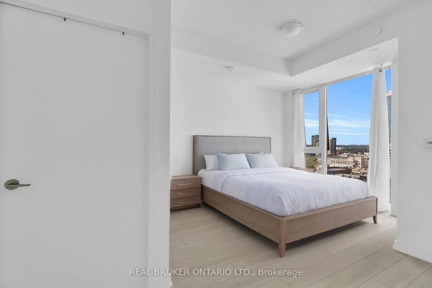 Additional image 7 of 55 Duke Street 1210