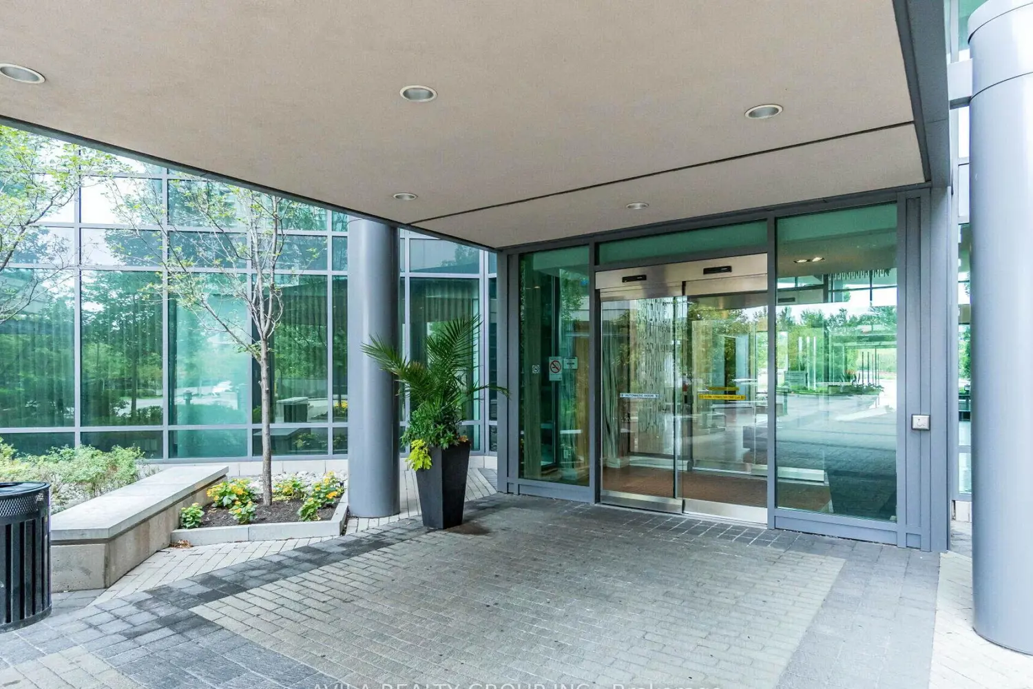 215 Sherway Gardens Road 1001