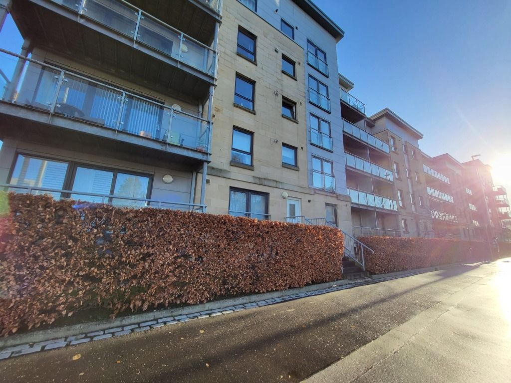 2 bed flat to rentAbbey Place, Paisley, Renfrewshire PA1
