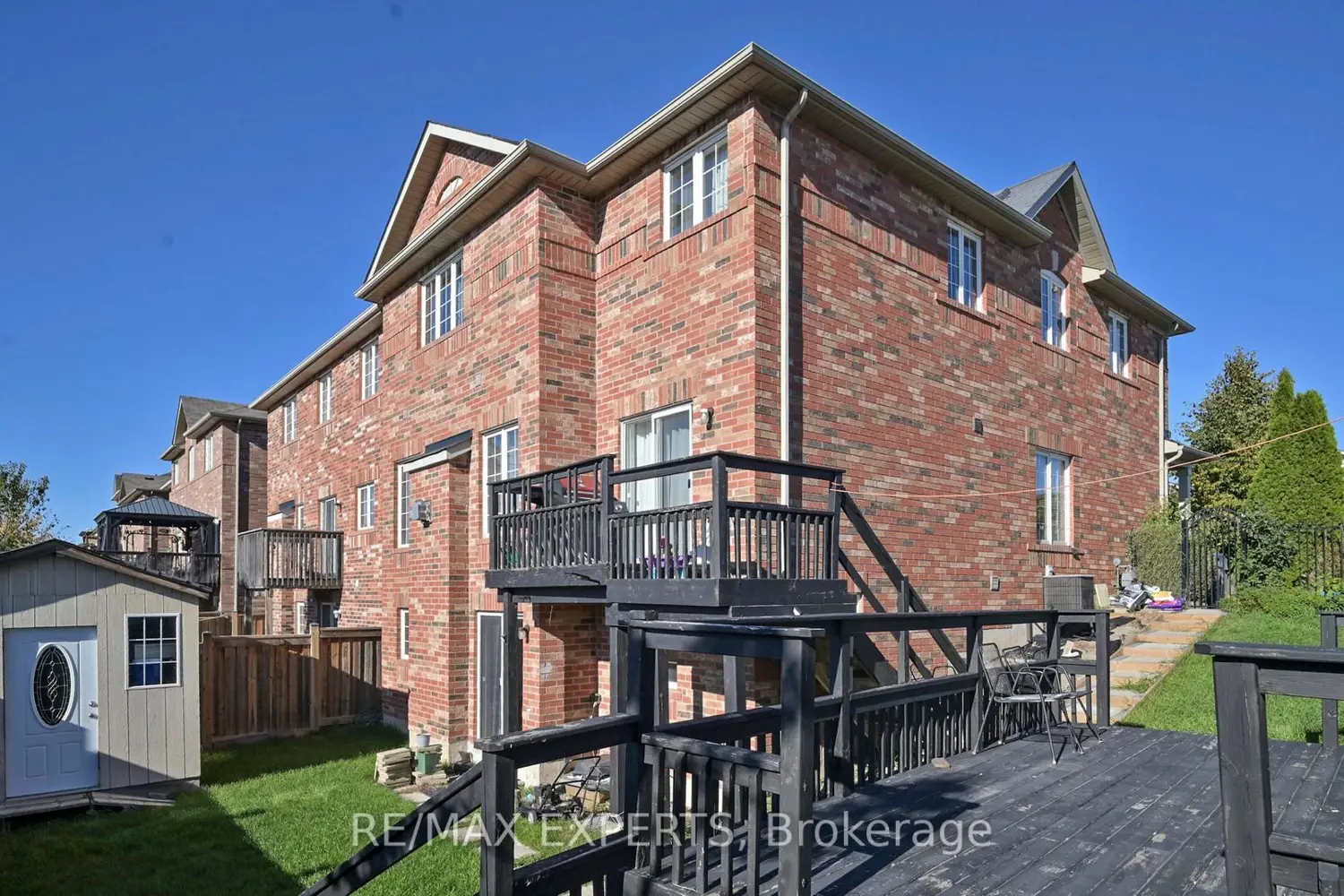 Additional image 17 of 2 Personna Circle