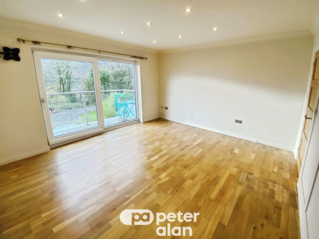Additional image 12 of 5 bed property to rentHeol Penrhiw, Mountain Ash CF45