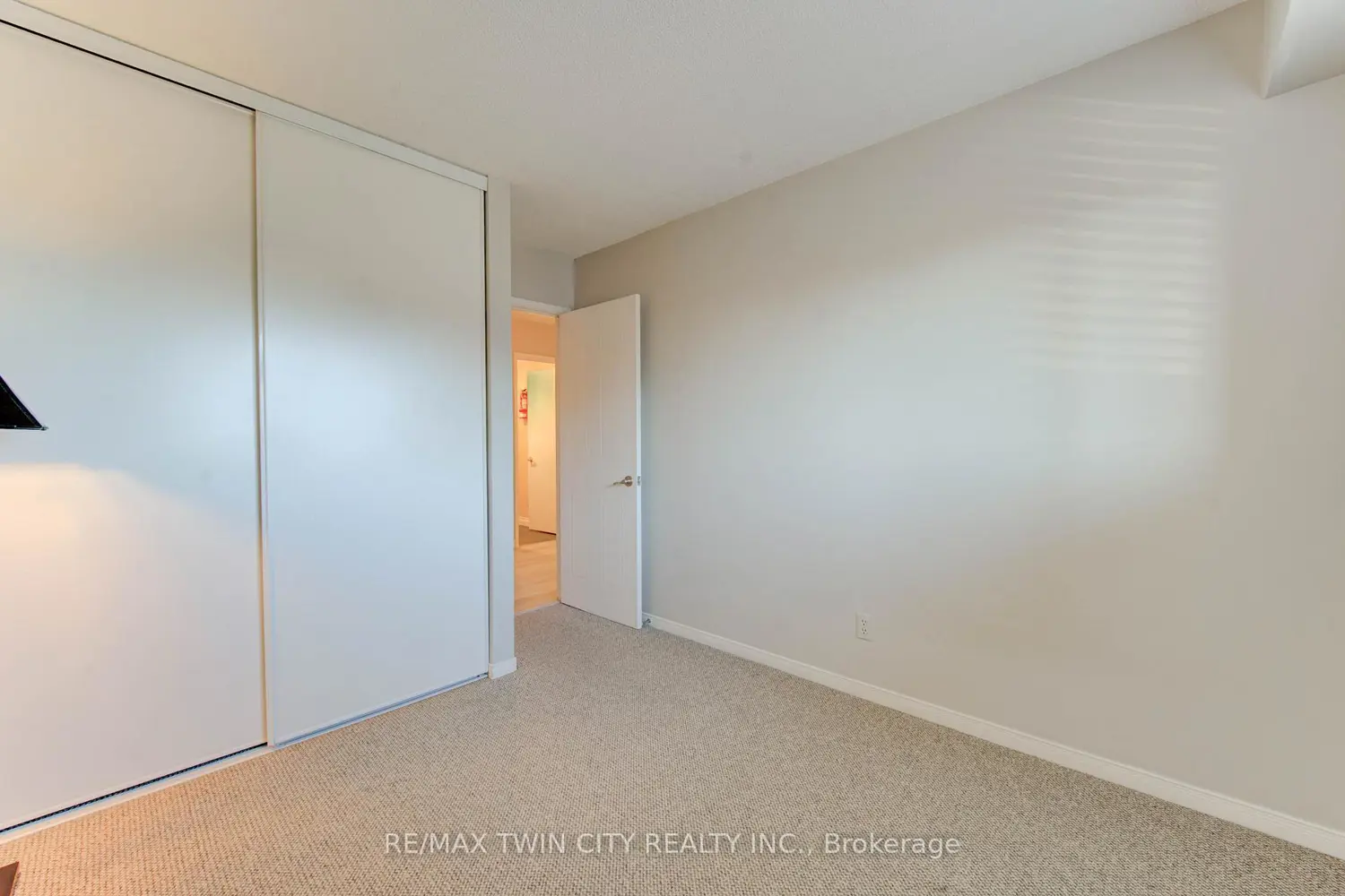 Additional image 9 of 3085 Kingsway Drive 27