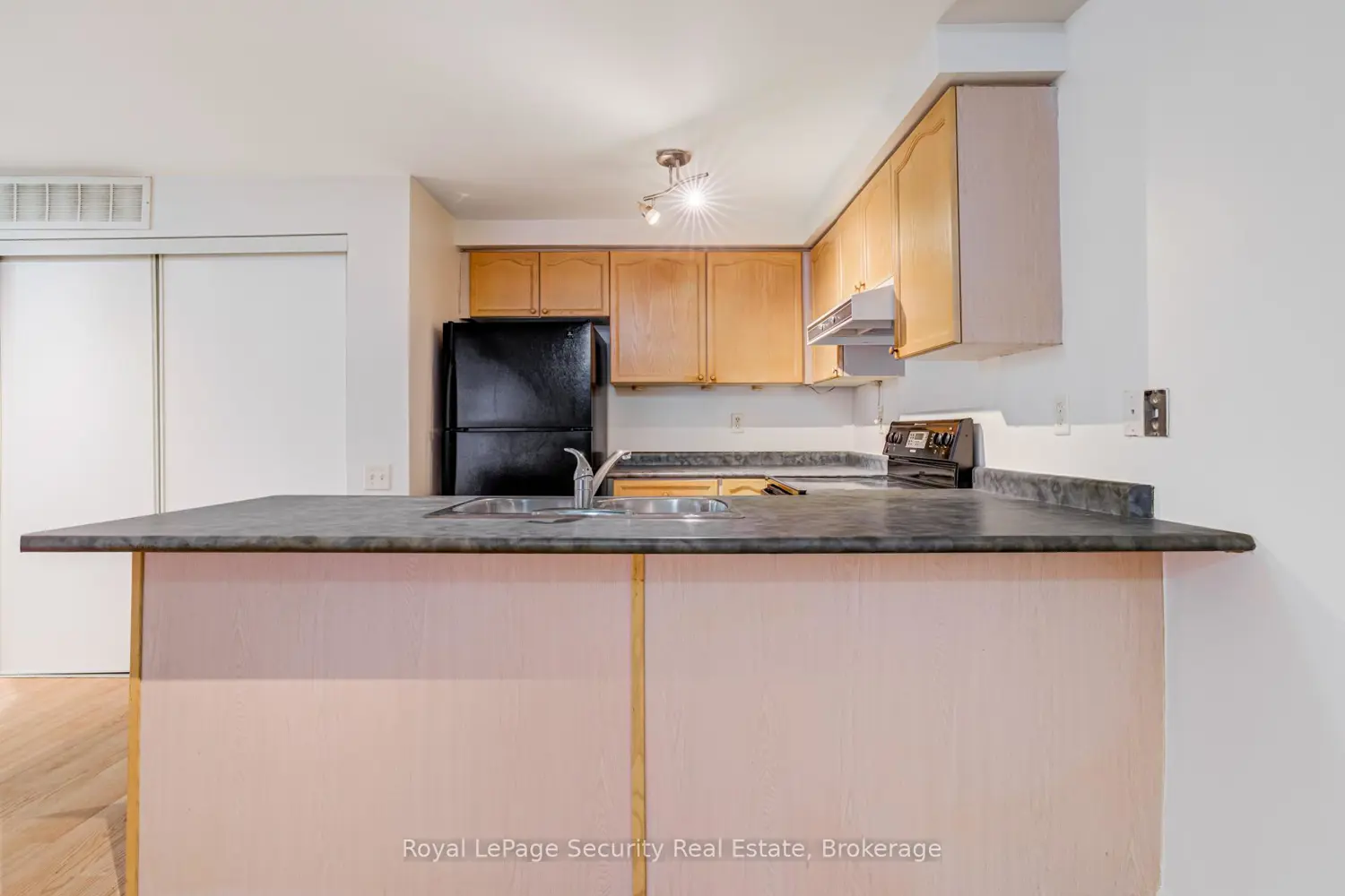 Additional image 11 of 760 Lawrence Avenue 137