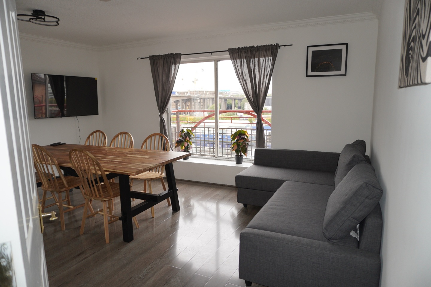 3 Bed Flat, Riverview Place, G5, N1 7GU