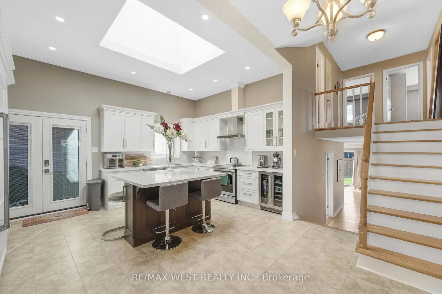 Additional image 7 of 2388 Carlanne Place