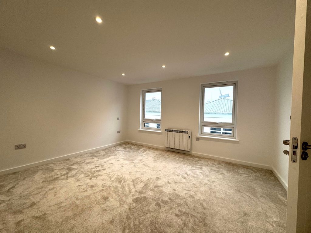 Additional image 8 of 2 bed flat to rentApt 4 5 Duhamel Place, St Helier JE2