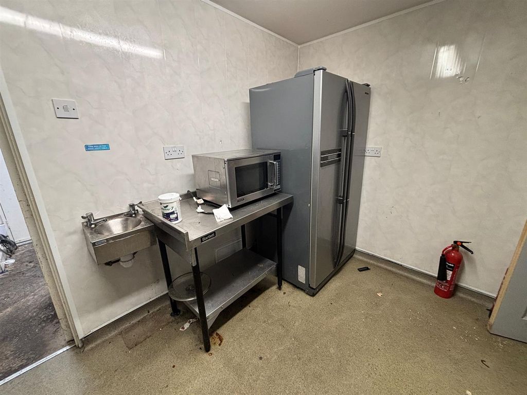 Additional image 10 of 3 bed property to rentHigh Street, Cefn Coed, Merthyr Tydfil CF48