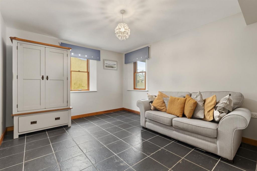 Additional image 19 of 4 bed property to rentParadise Row, Pembroke SA71