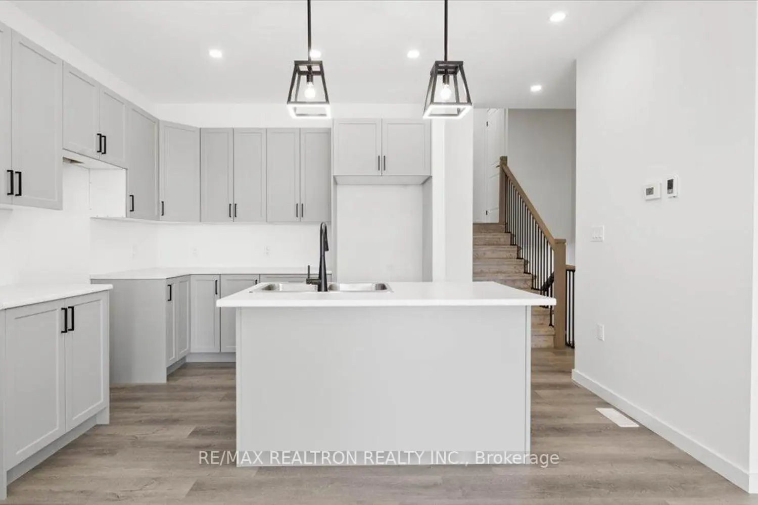 Additional image 15 of 46 Summit Crescent