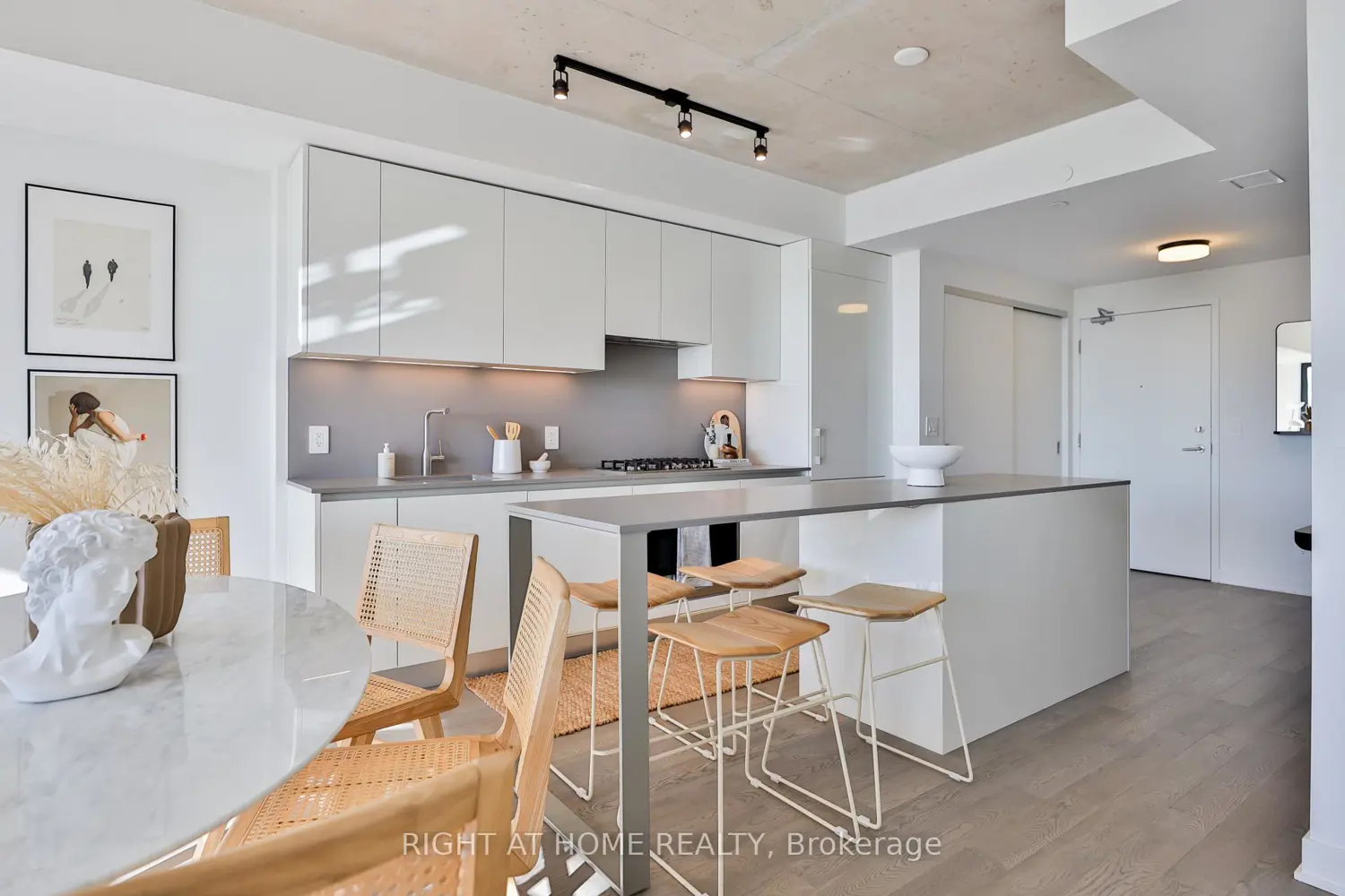 Additional image 8 of 2720 Dundas Street 604