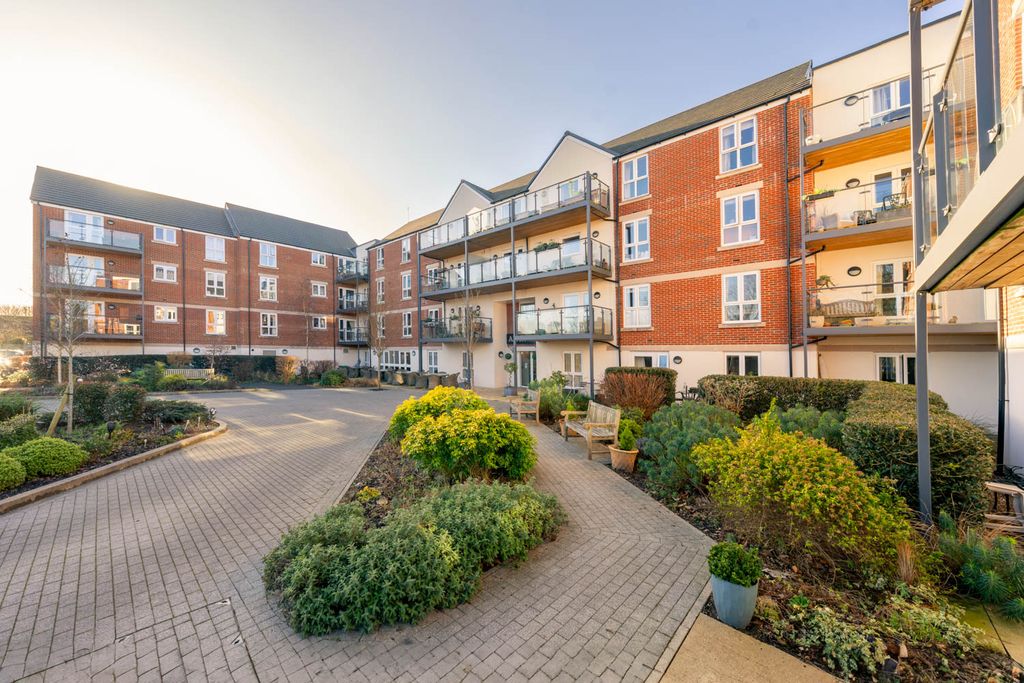 Additional image 12 of 1 bed flat to rentReading Road, Henley-On-Thames RG9