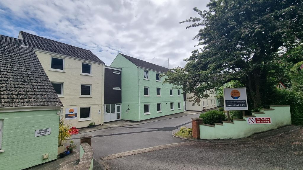2 bed flat to rentHaven Court, Little Haven, Haverfordwest SA62