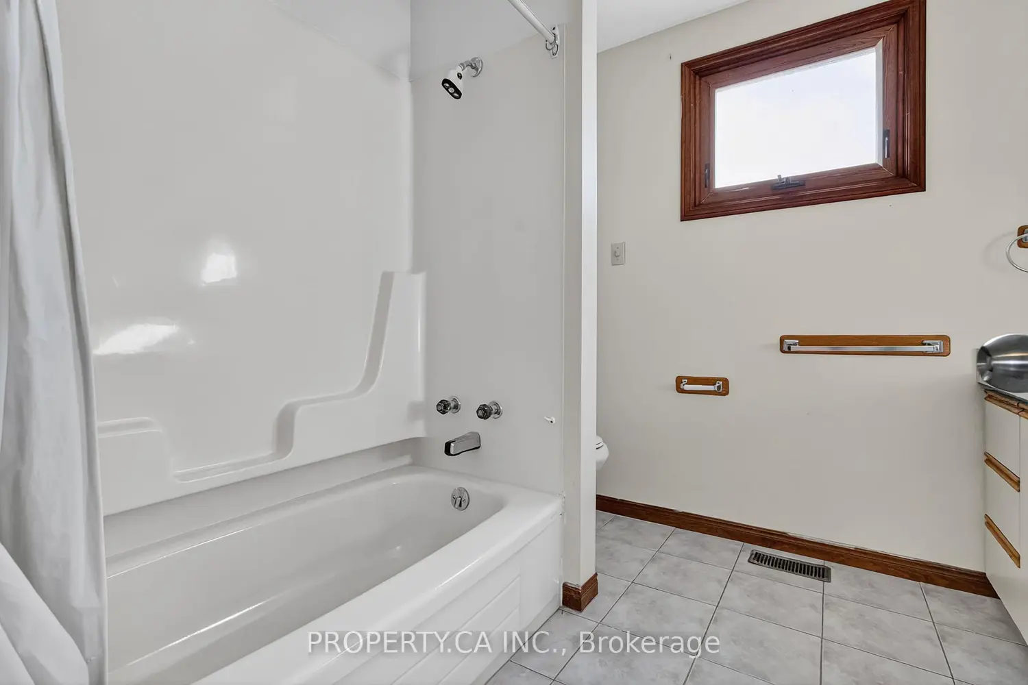 Additional image 6 of 194 Merritt Avenue