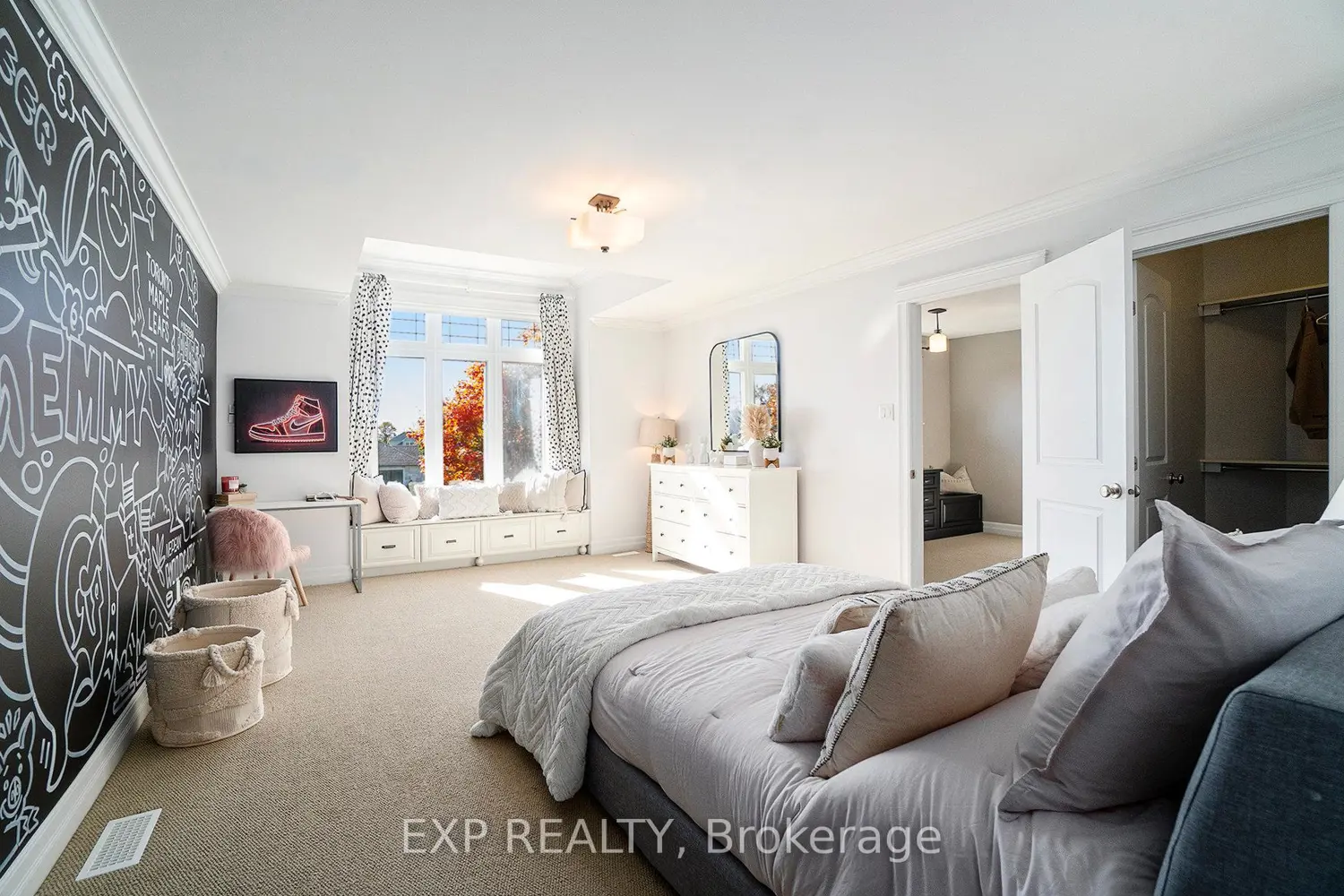 450 Lockmaster Crescent photo 5