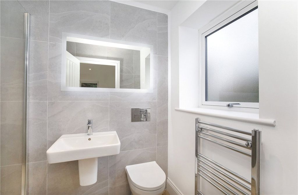 Additional image 8 of 2 bed flat to rentWayside Crescent, Harrogate, North Yorkshire HG2
