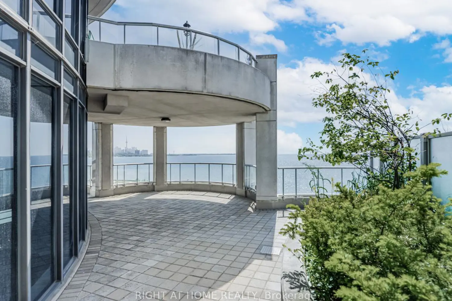 Additional image 19 of 2095 Lake Shore Boulevard Lph19