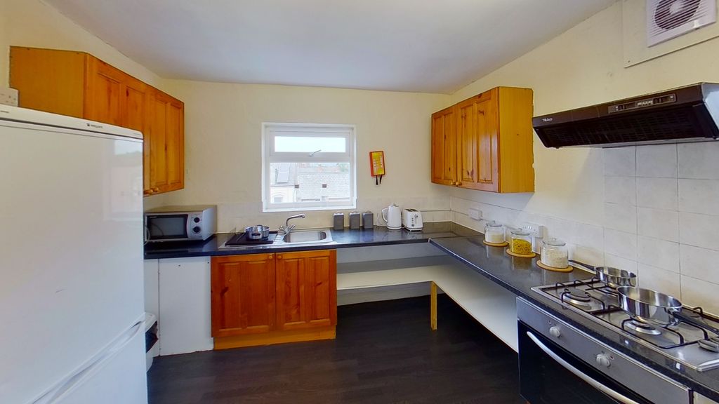 9 bed shared accommodation to rent1 Brunel Terrace, Lenton, Nottingham NG7 photo 3