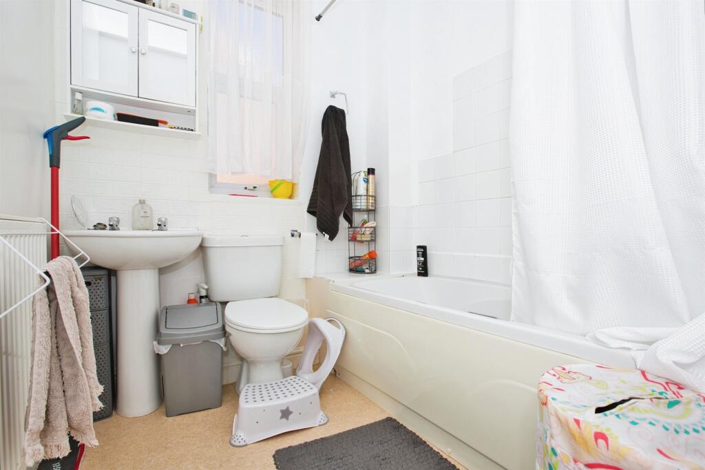 Additional image 9 of Crofton Avenue, Yeovil