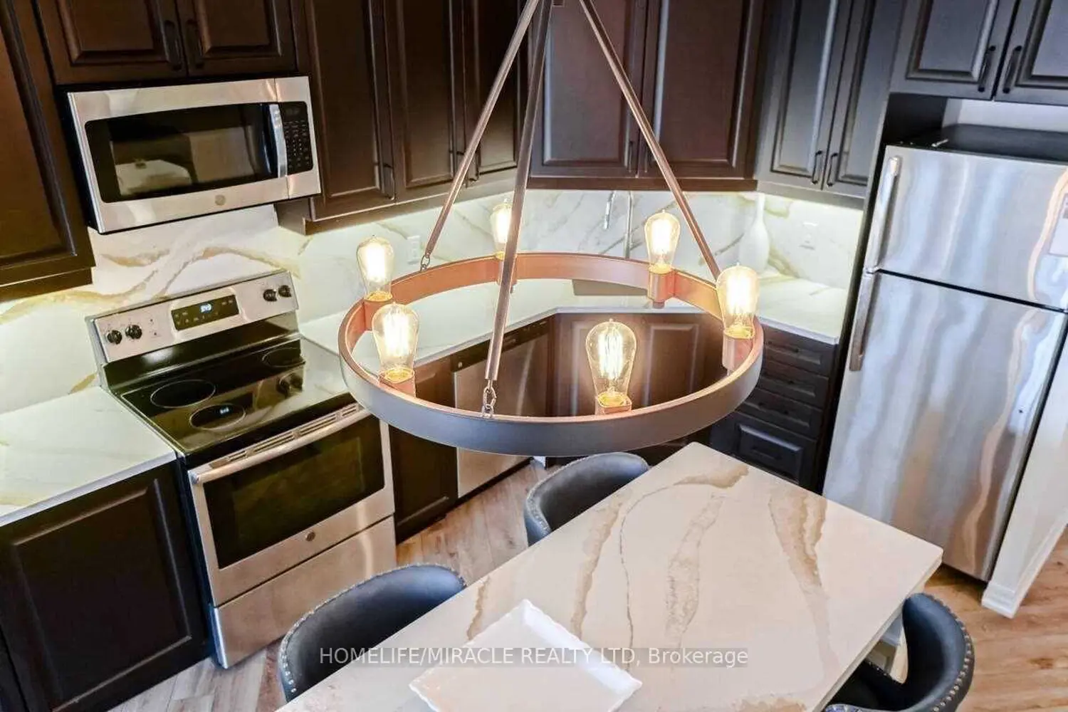 Additional image 6 of 560 North Service Road #602