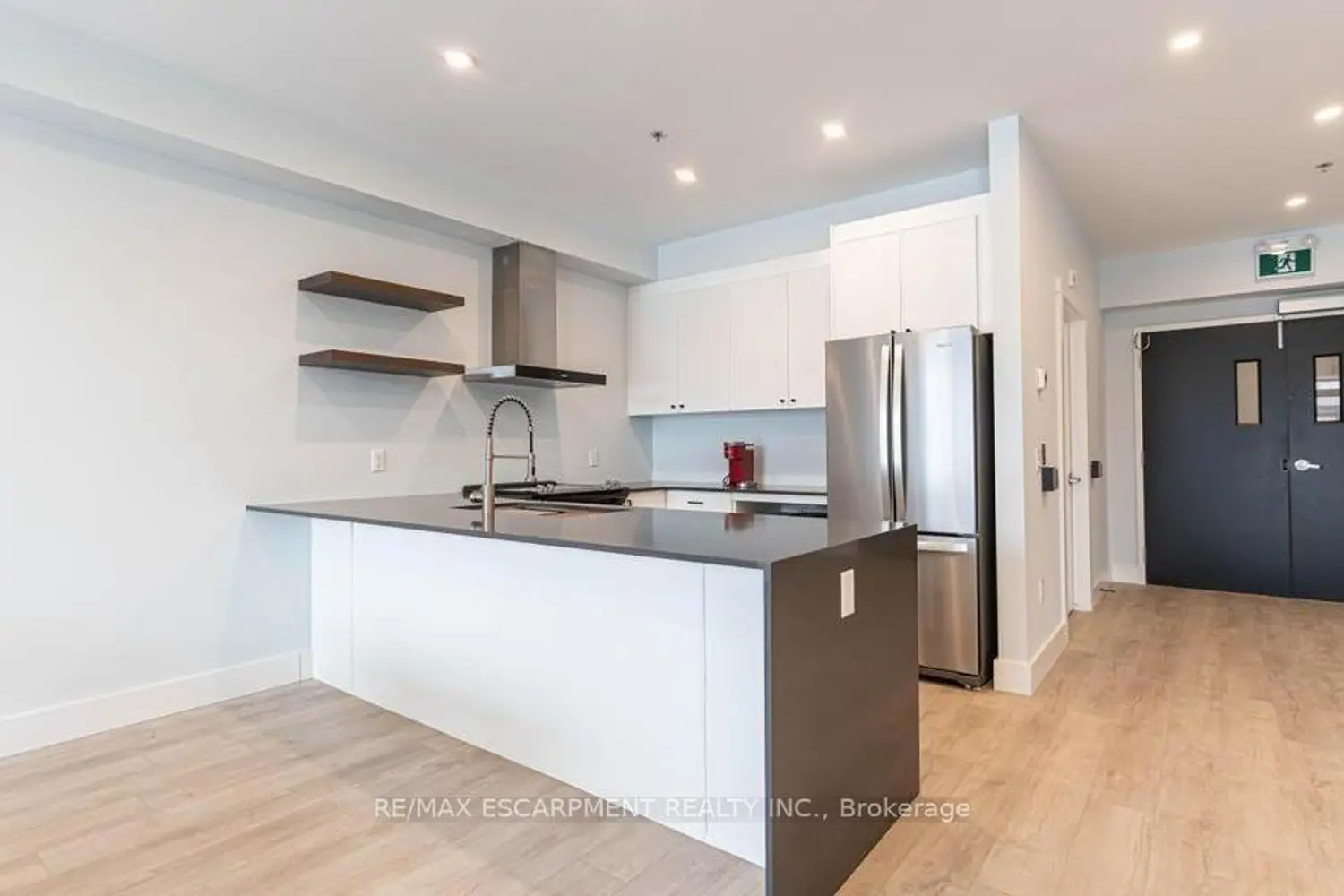 Additional image 17 of 120 Springvalley Crescent 104