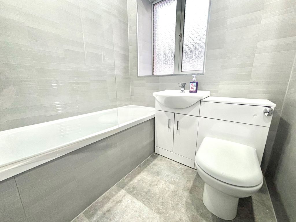 Additional image 9 of 3 bed chalet to rentBonnyrigg Drive, Glasgow G43
