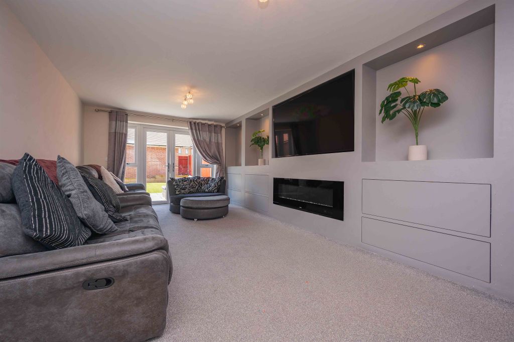 Additional image 15 of 5 bed property to rentLondon Road, Corby NN17