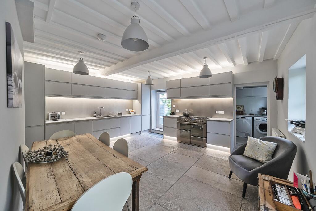 Additional image 25 of Central Wells