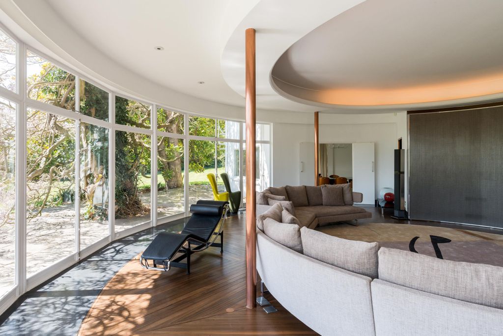 Additional image 3 of 6 bed detached house to rentSt. Anns Hill Road, Chertsey, Surrey KT16