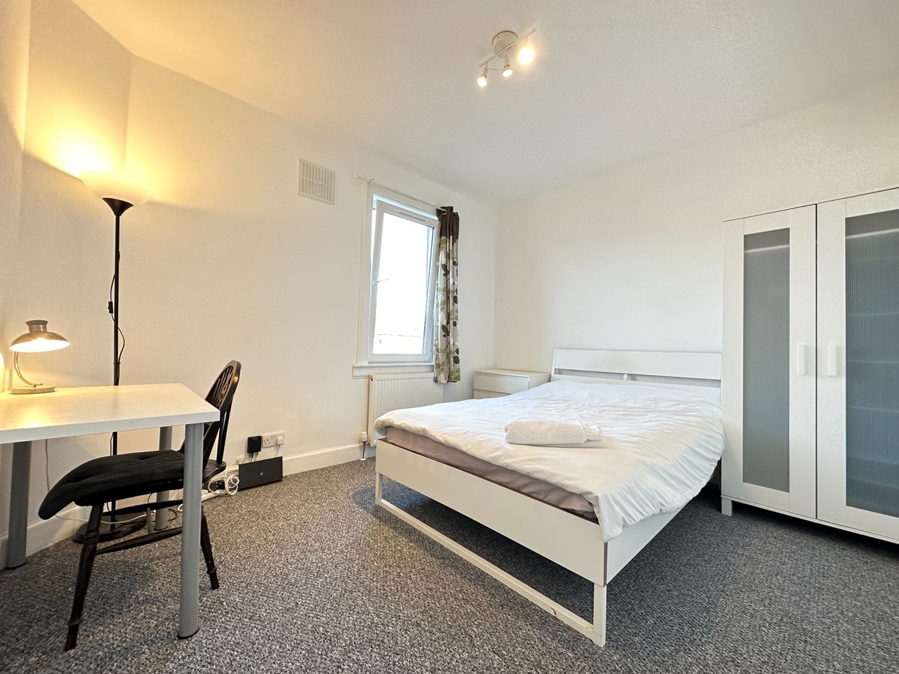 3 Bed Flat, Stenhouse Crescent, EH11, N1 7GU