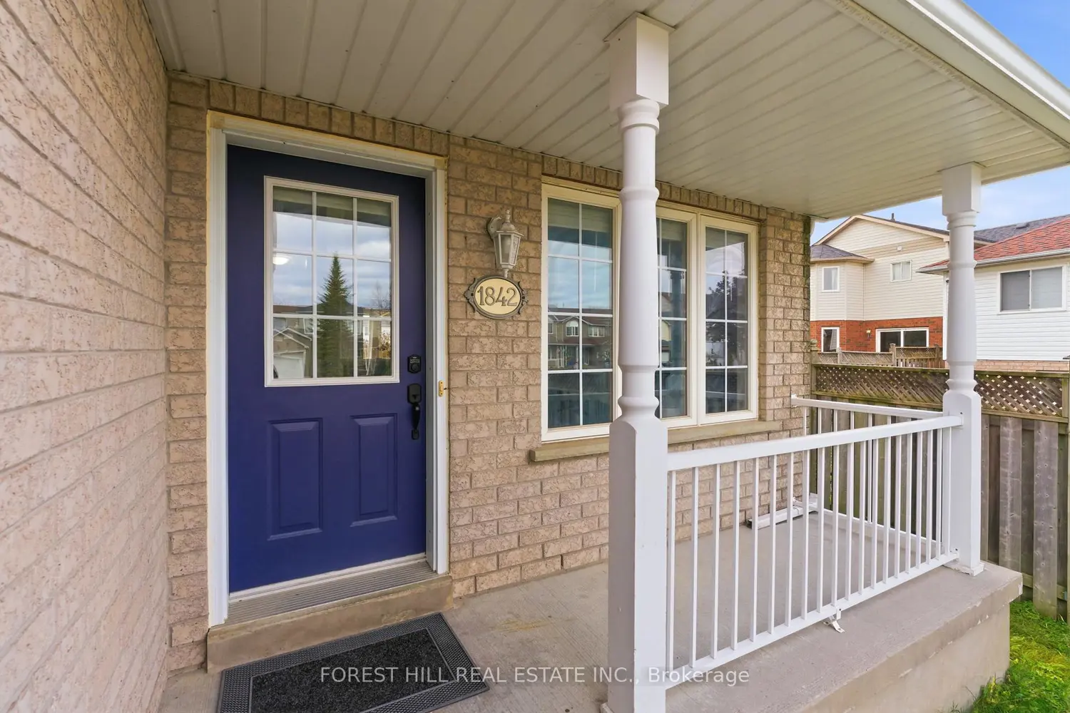 1842 Dalhousie Crescent photo 3