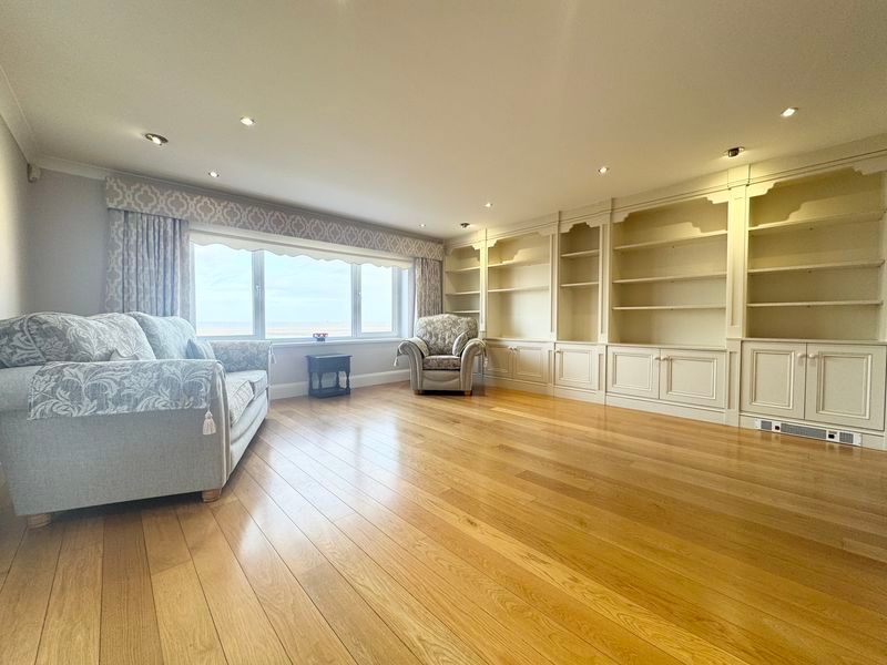 3 bed flat to rentThe Waterfront, Cleethorpes DN35 photo 4