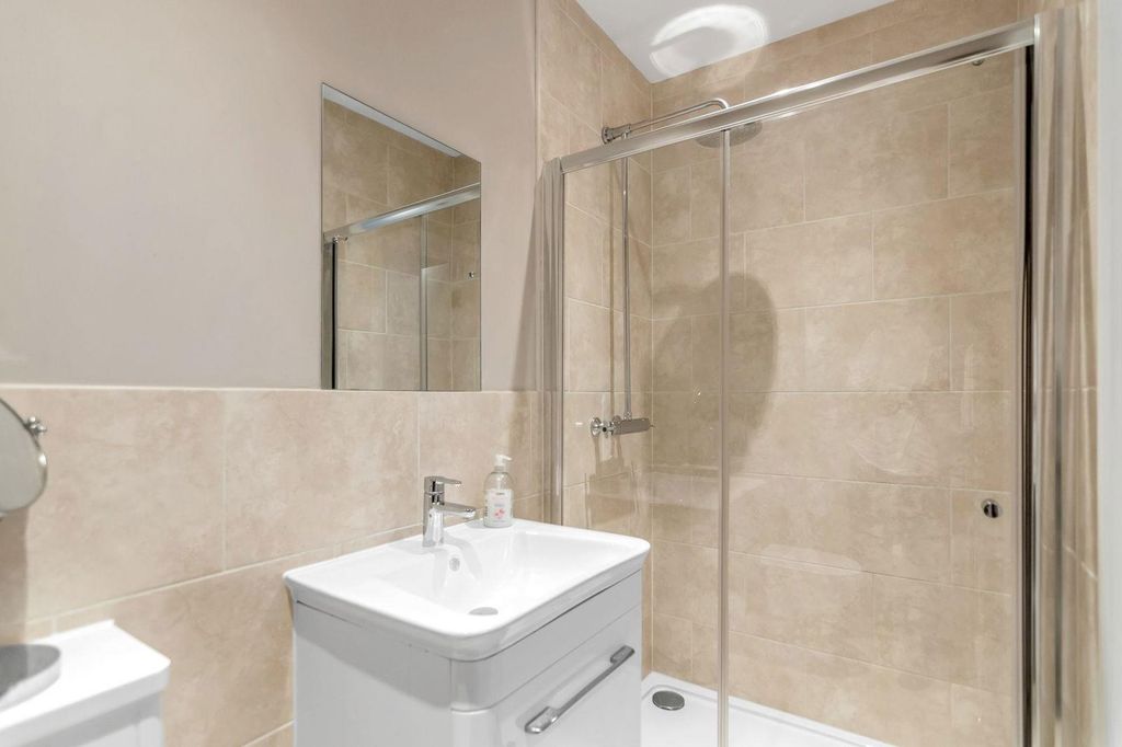 2 bed flat to rentDereham Road, Norwich NR2 photo 2