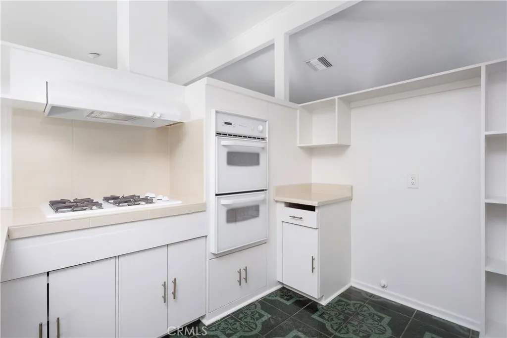 Additional image 8 of 1049 N Macneil St, San Fernando, CA 91340