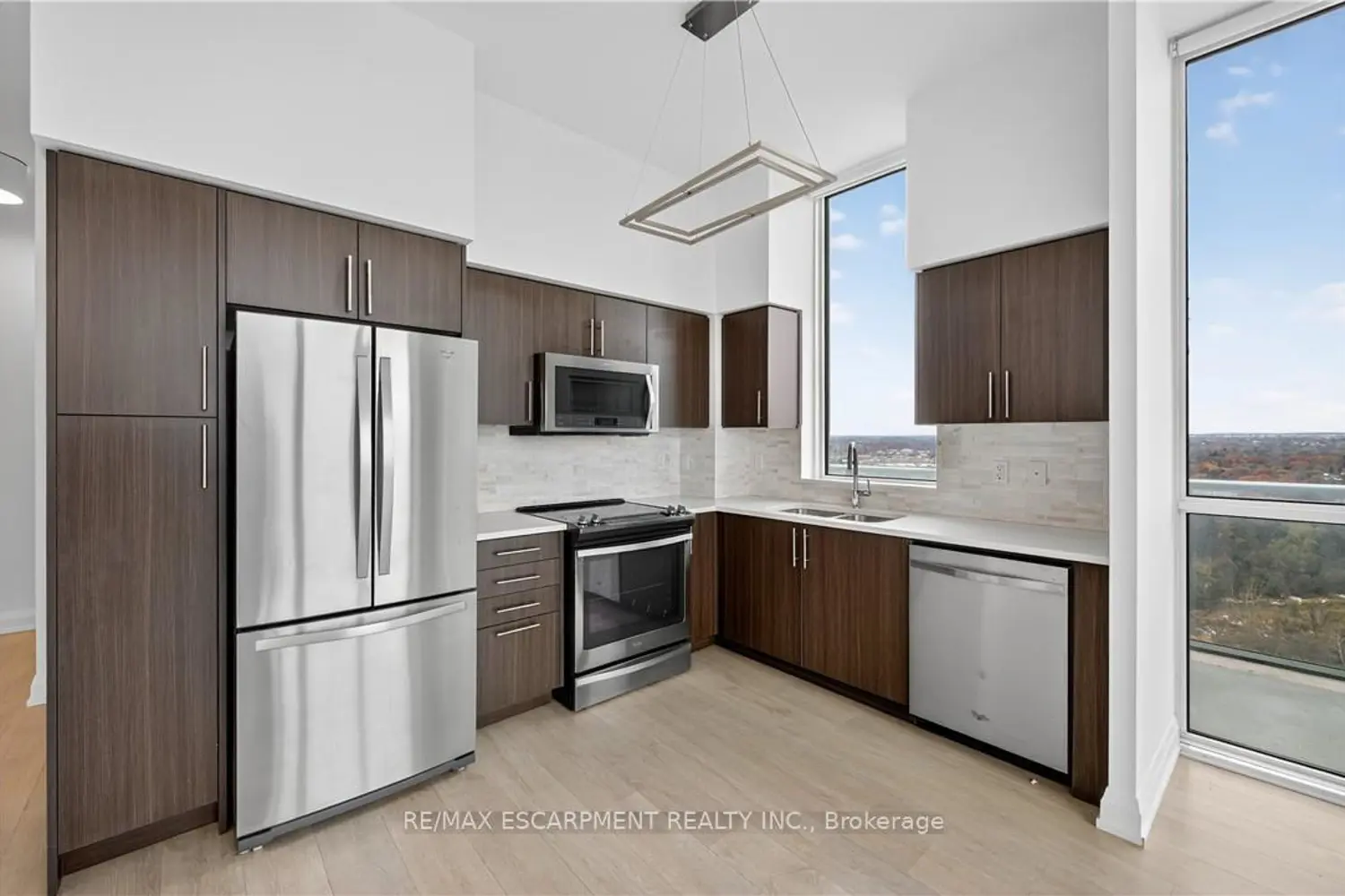 Additional image 8 of 65 Speers Road Ph03