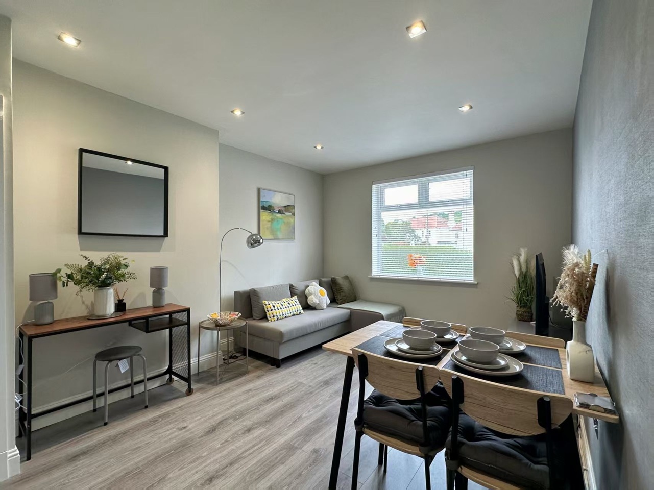 2 Bed Flat, Saughton Gardens, EH12, N1 7GU