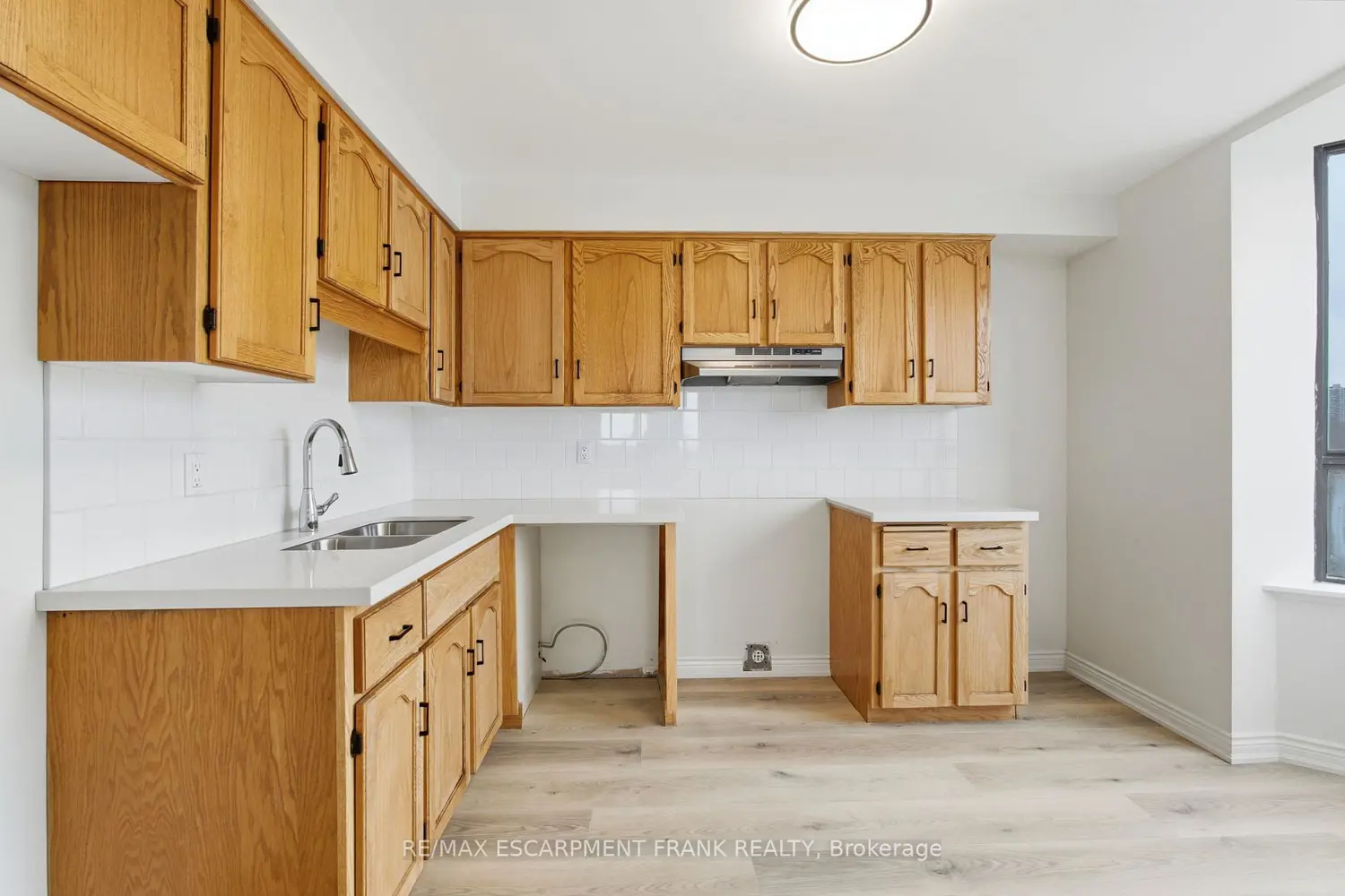 Additional image 9 of 432 Main Street 902