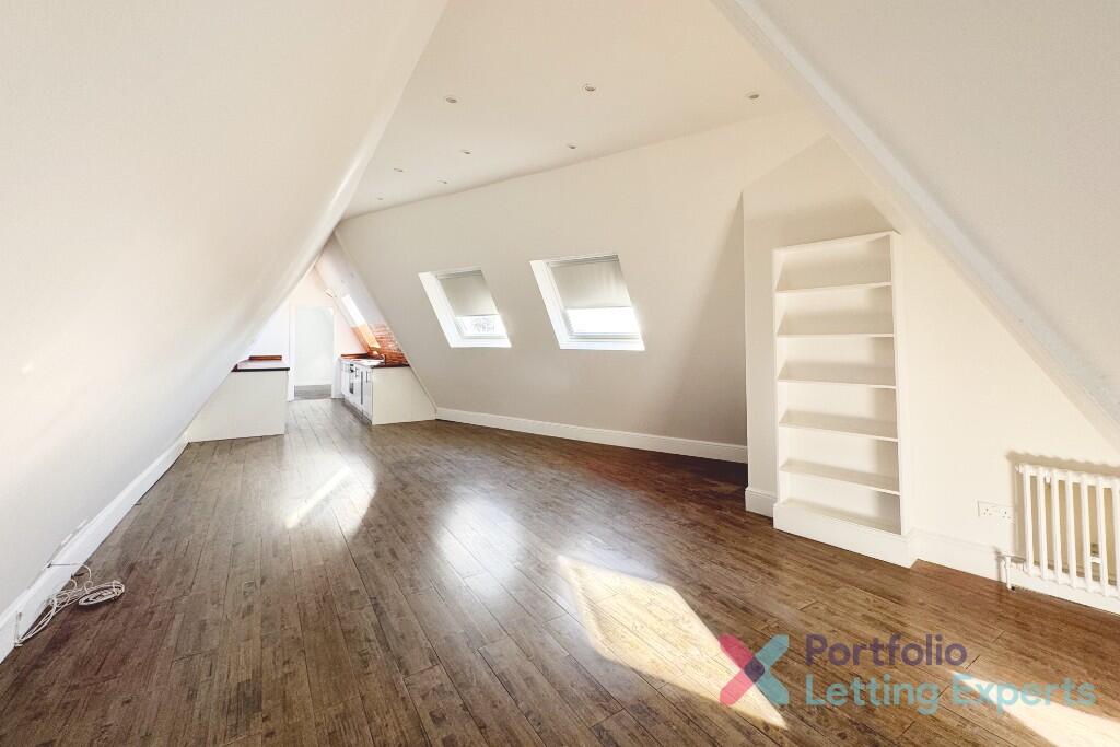 First Months Rent Free! Professional Families - Completely Refurbished 3 Bedroom Flat on Post Office Road!