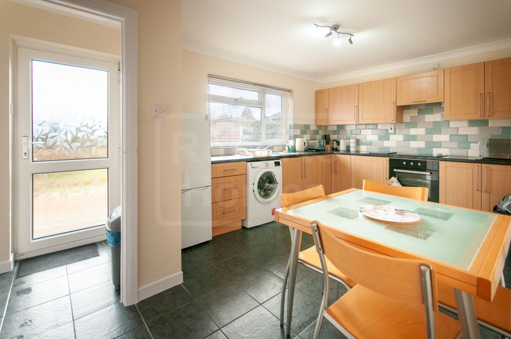 Additional image 4 of 2 bed detached bungalow to rentCwtch Y, Coetir, 9 Woodland Road, Ystradowen, Swansea SA9