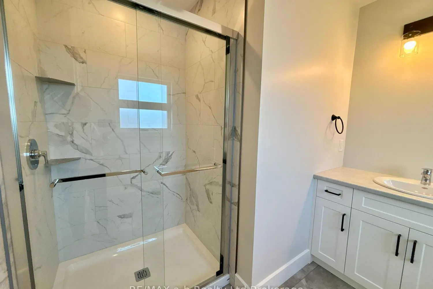 Additional image 12 of 41 Cash Crescent