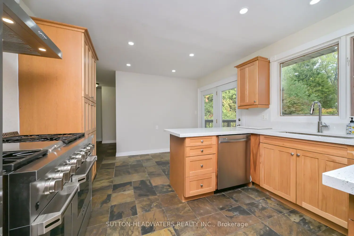 5 Cedar Drive photo 2