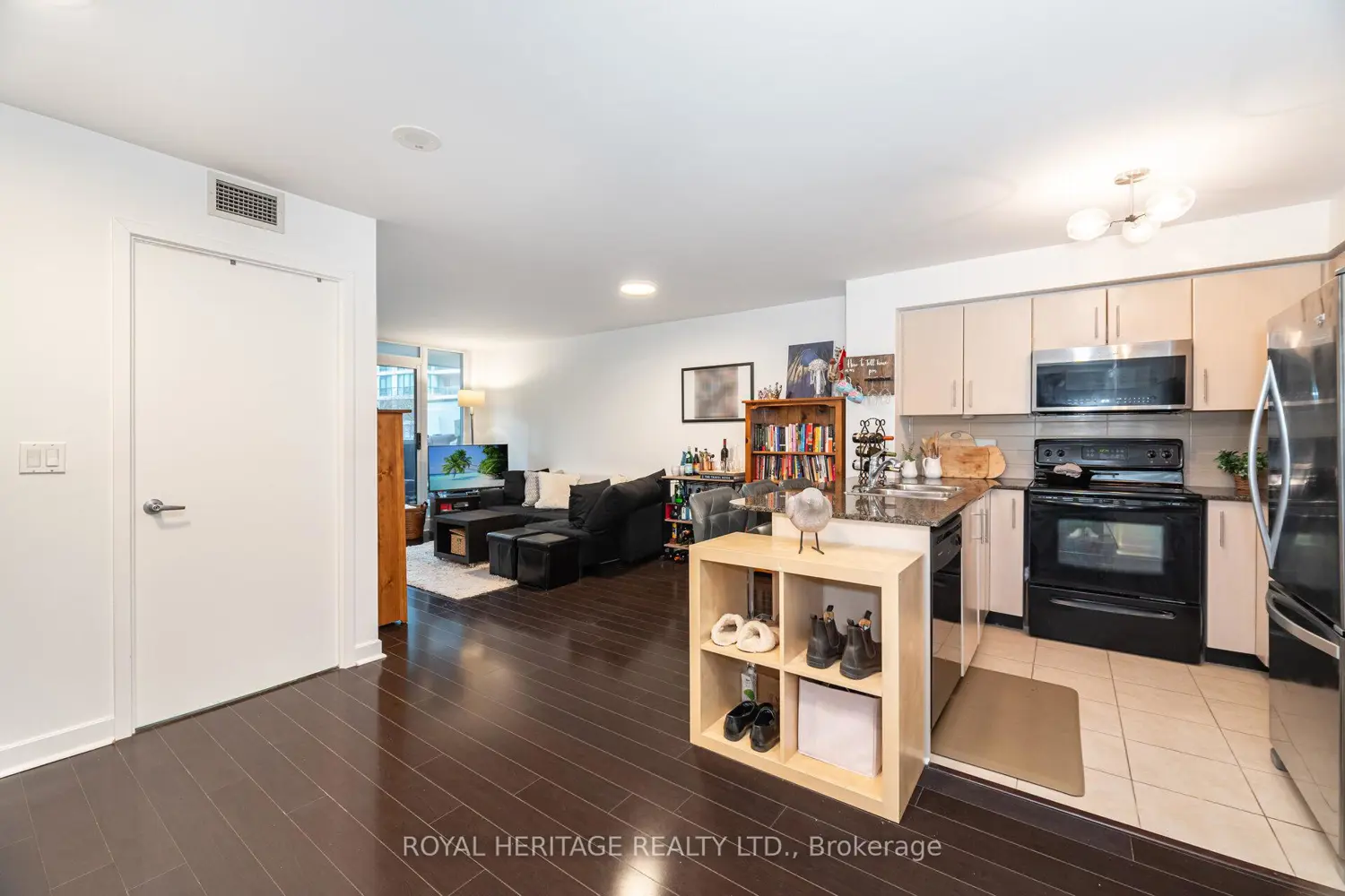 Additional image 9 of 12 Yonge Street 611