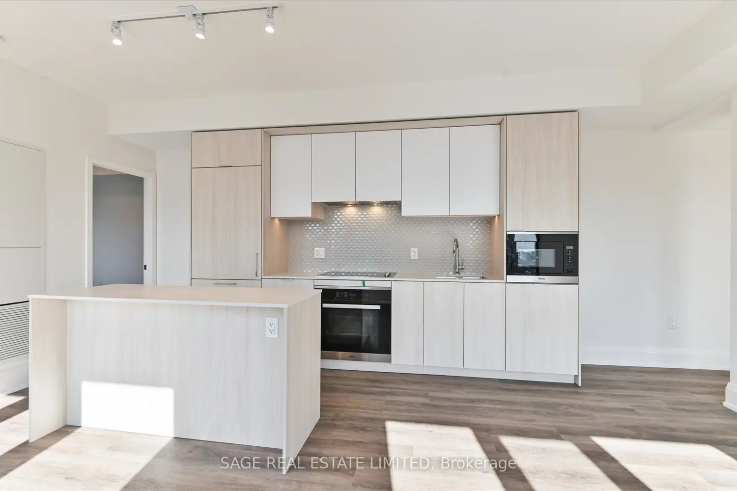 Additional image 6 of 123 Portland Street 1007